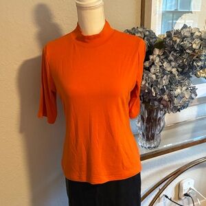 Short sleeved mock neck t-shirt orange size medium